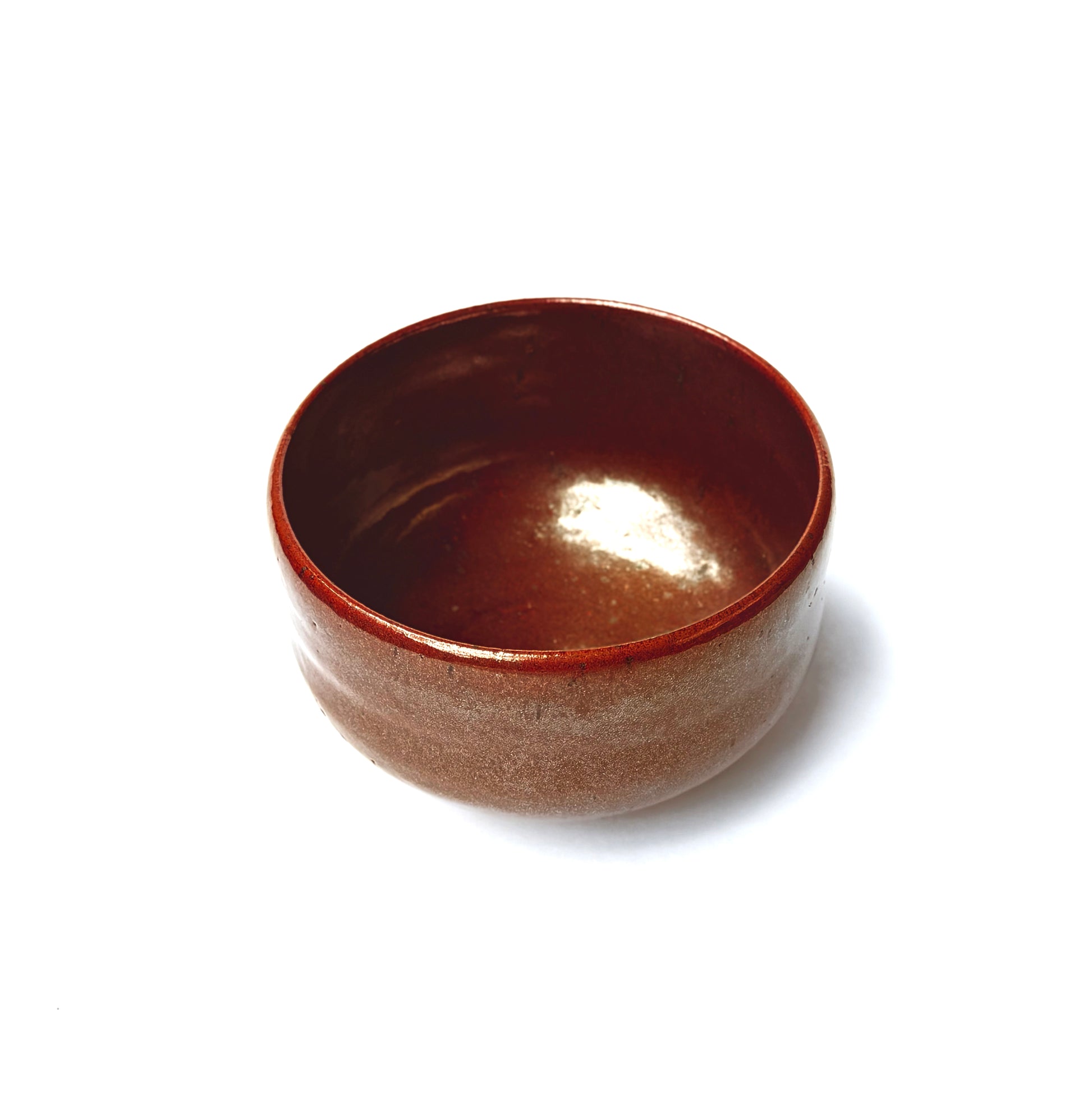 AKAAKA Matcha Bowl - three-quarter view showing both interior and rim details