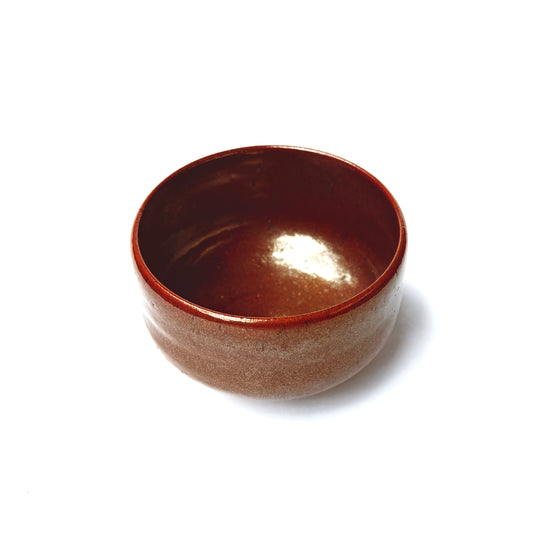 AKAAKA Matcha Bowl - three-quarter view showing both interior and rim details