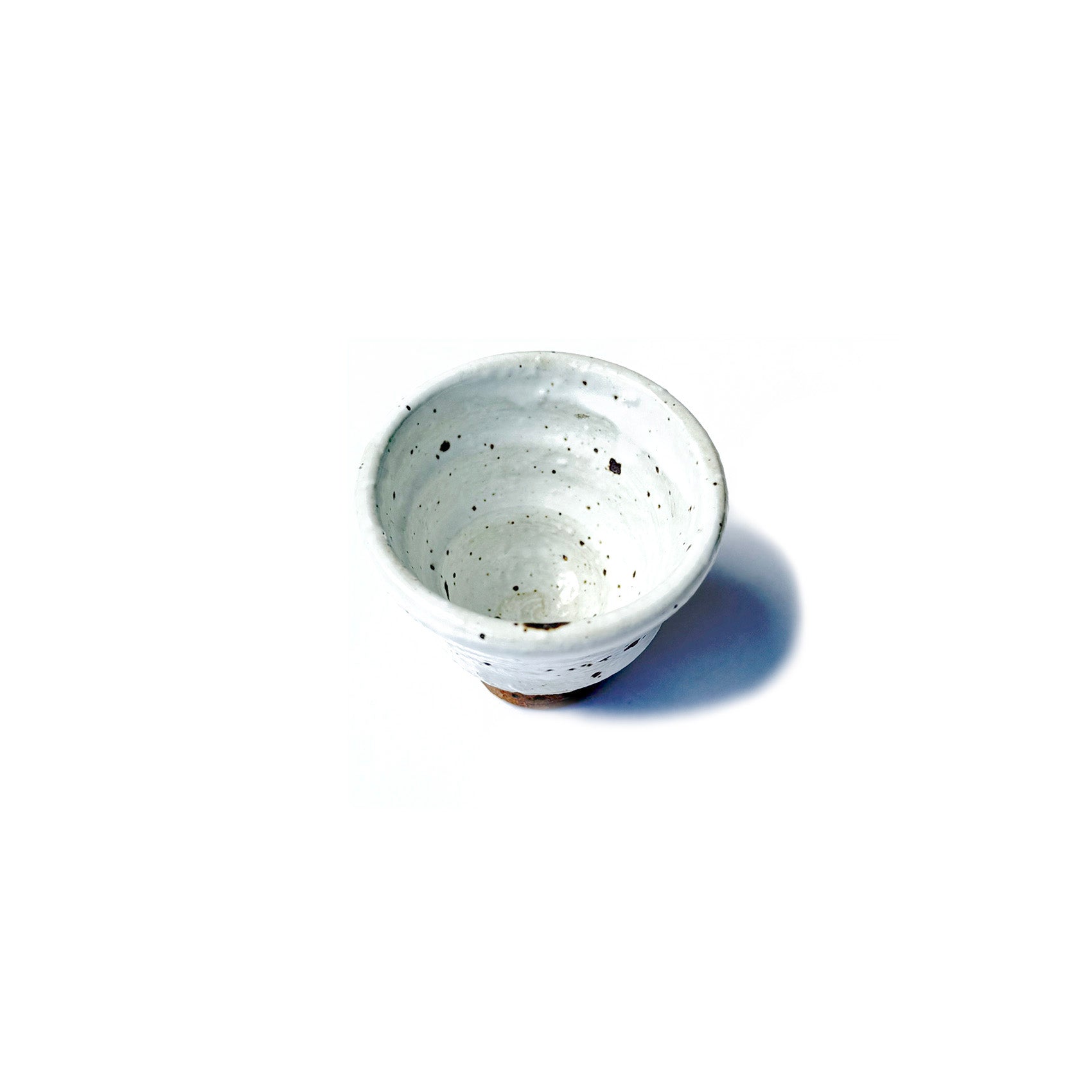 HANTEN Ceramic teacup with speckled pattern on a white background
