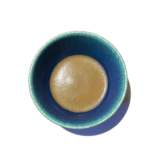 Kaede Hojicha displaying its amber-brown liquor and served in a traditional matcha bowl, highlighting its warm, nutty character