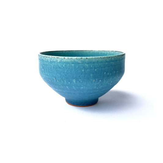 MIZUIRO Matcha Bowl - Front view of the bowl showing the beautiful glaze & shape of the bowl