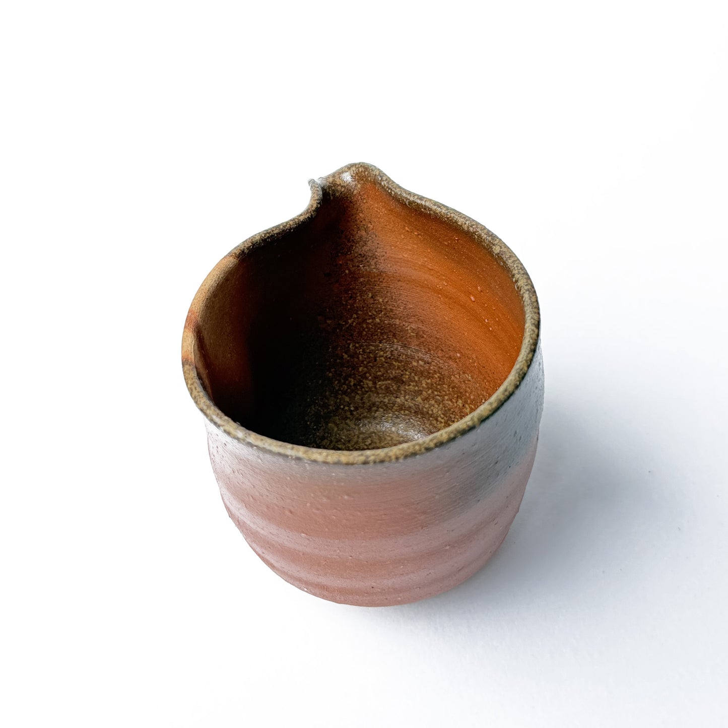 Detail view of SANGIRI water cooler's unique texture and craftsmanship, an essential tool for precise tea preparation