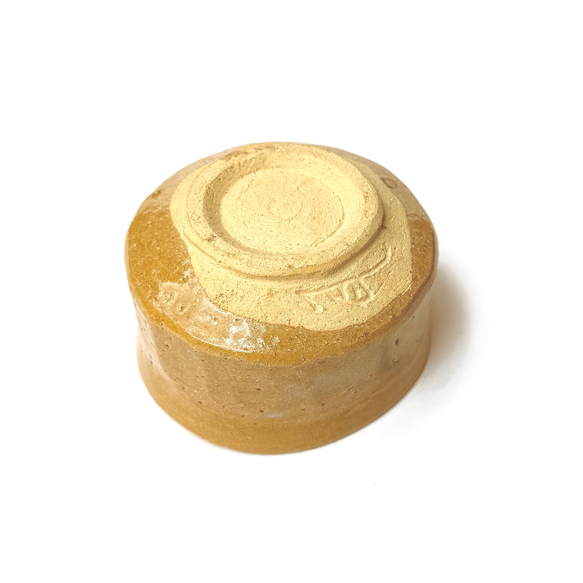 TAKIGUCHI KIHEJI Matcha Bowl - bottom view revealing artist's signature and foot ring