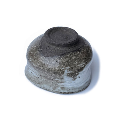 Shigaraki-yaki Katakuchi Chawan by Kiyoshi Kato - Handmade Spouted Matcha Bowl | NEZUMI