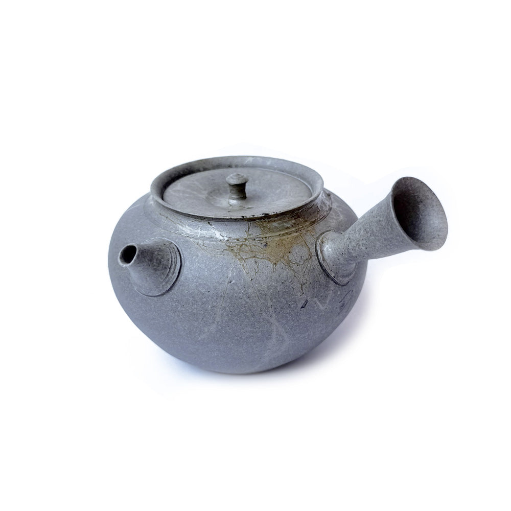 Tokoname-yaki Kyusu by Kansuke Omata - Handmade Japanese Teapot | TSURU