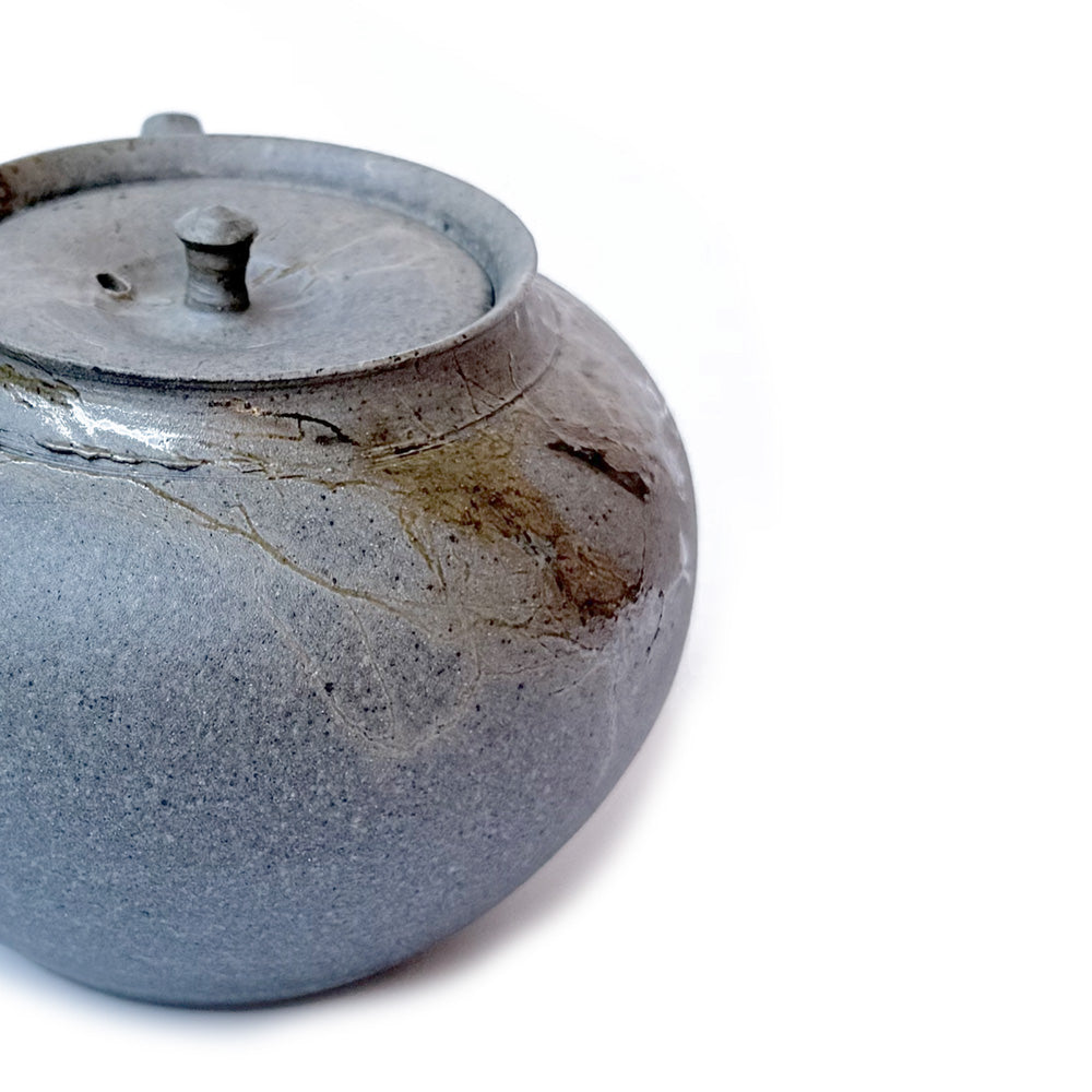Tokoname-yaki Kyusu by Kansuke Omata - Handmade Japanese Teapot | TSURU